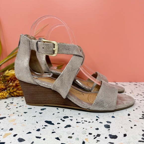 NEW Sofft Mauldin Bisto Taupe Ankle Strap Women’s Comfort Wedge Sandals Sz 8 - Picture 1 of 12